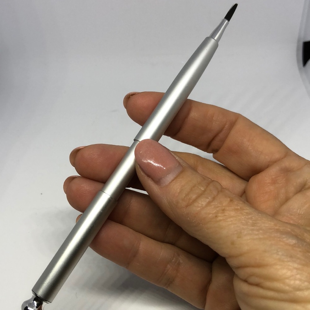 Retractable Lip Brush